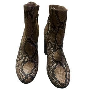 STEVE MADDEN GRATE PLATFORM‎ BOOTIE SIZE 7M